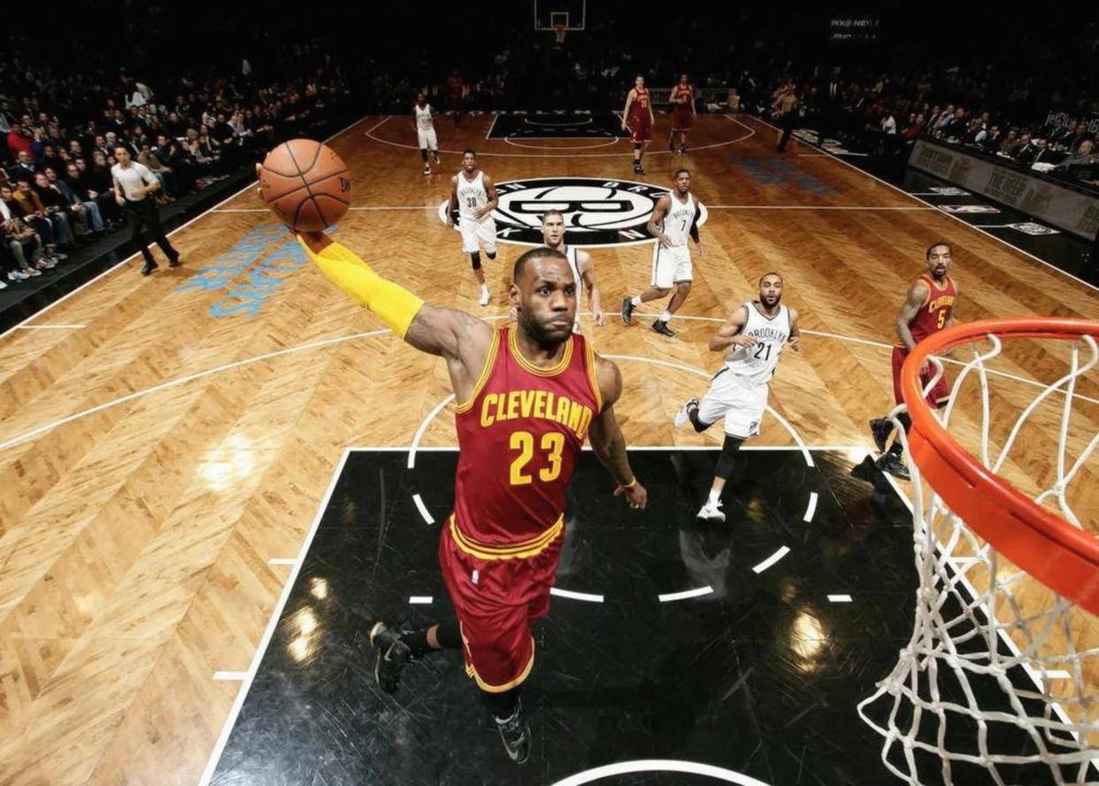 南宫28-包含詹姆斯回归赛场，出色防守首场状态亮眼，尤文图斯观众沸腾！的词条